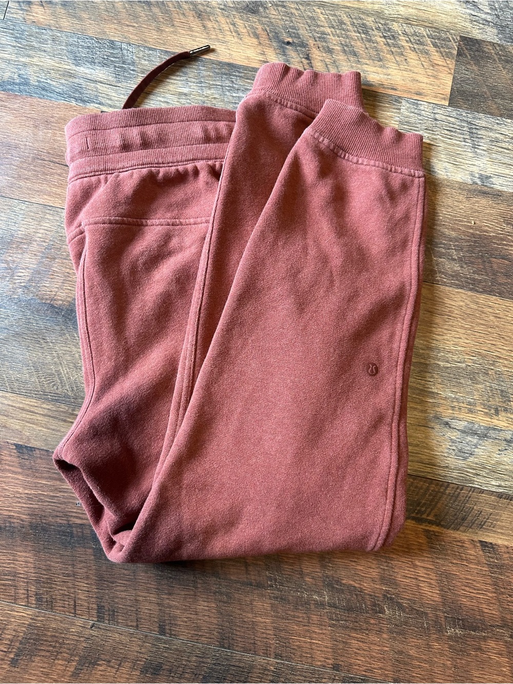 lululemon athletica Women's Rust Maroon Jogger Pants